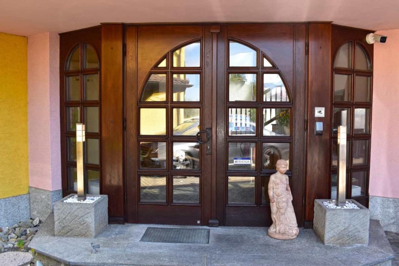 Hotel Und Restaurant Nehrener Hof Exterior photo